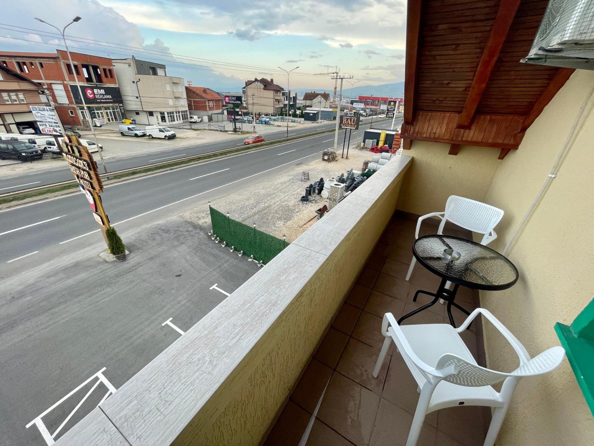 Madigan'S Hotel Kosovo Polje Exterior foto